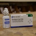 First Aid Only 5-Piece Eye Wash Kit with Oval Eye Ps, First Aid hesive Strips & Emergency Eye Rinse